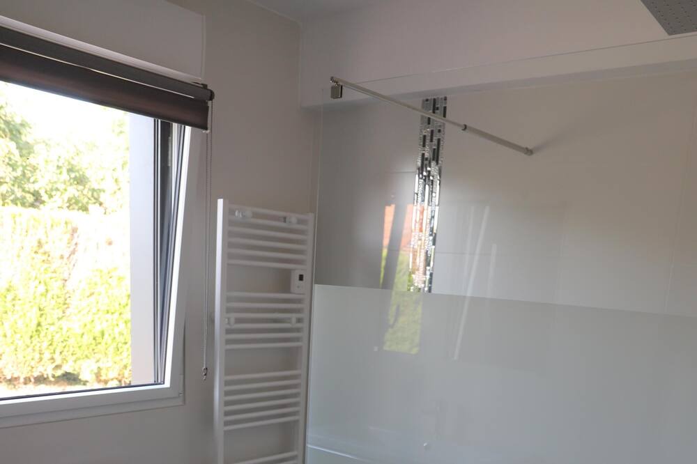 Photo of Bathroom in Carly