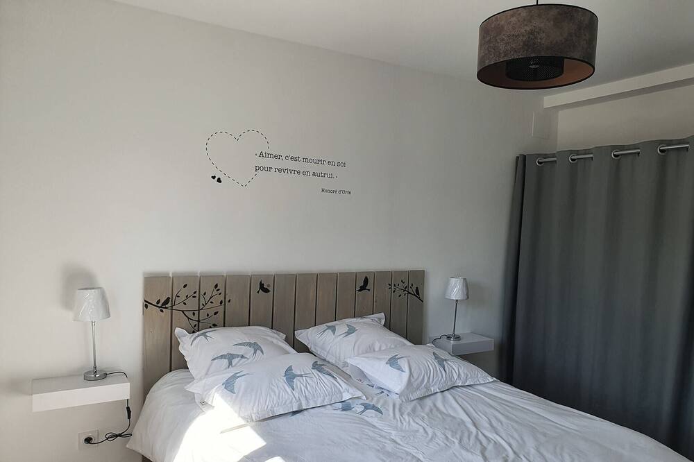 Photo of Others in Carly