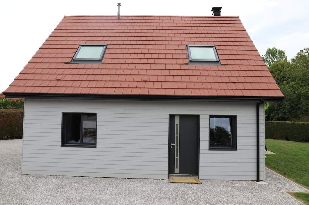 Photo of Others in Carly