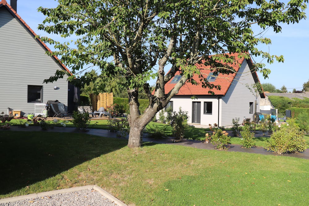 Photo of Others in Carly