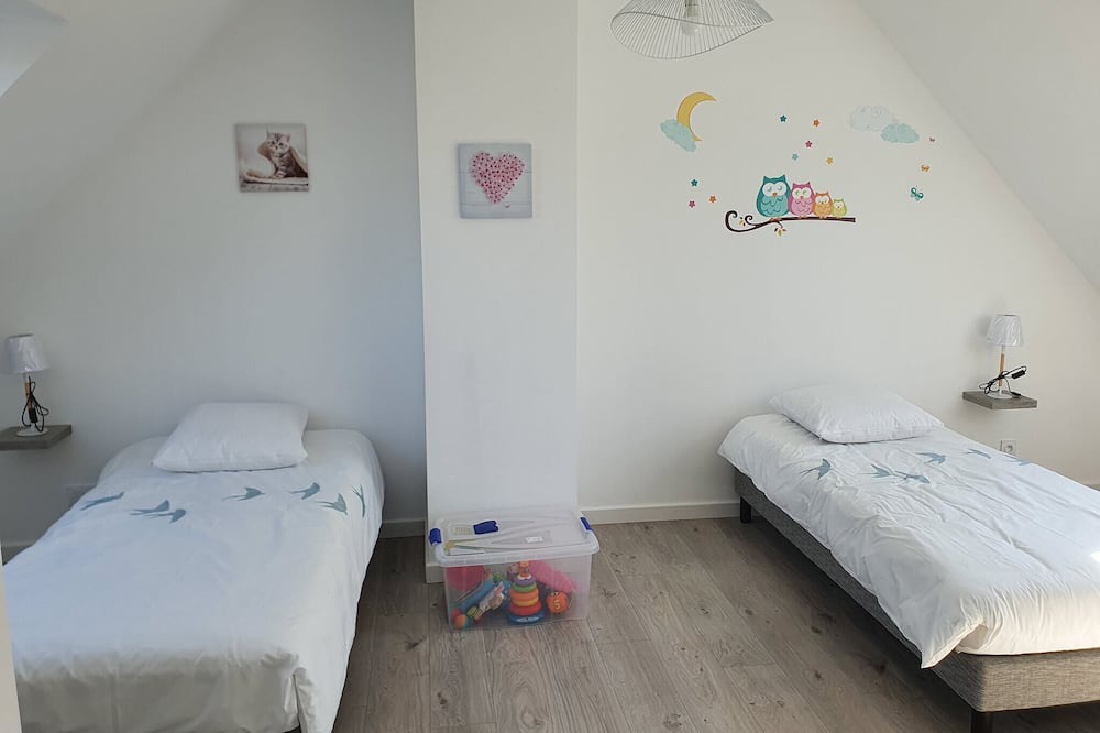 Photo of Others in Carly