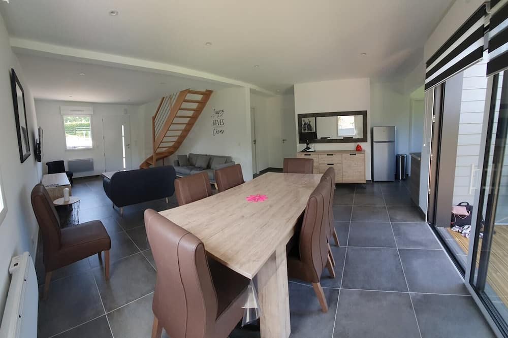 Photo of Others in Carly