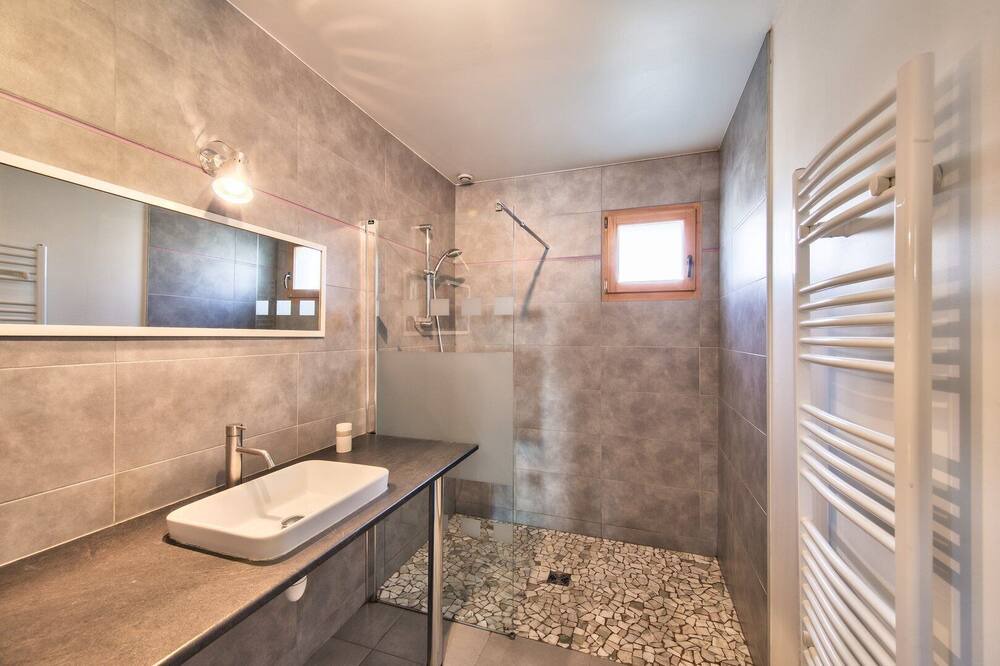 Photo of Bathroom in Ney