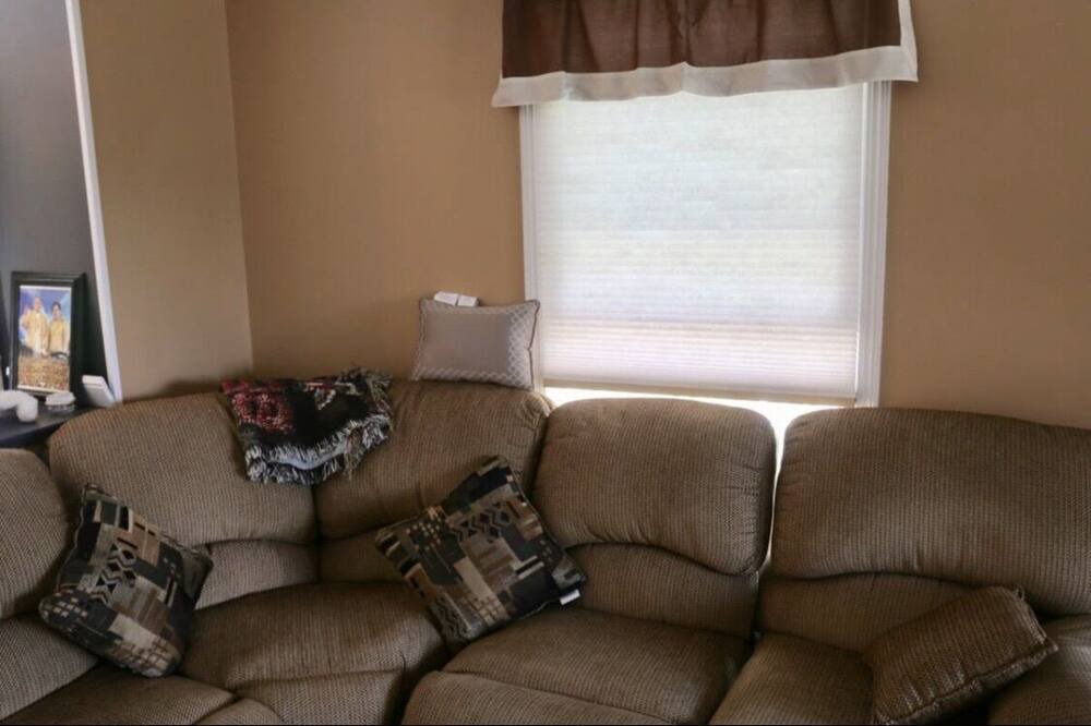 Photo of Livingroom in North Industry