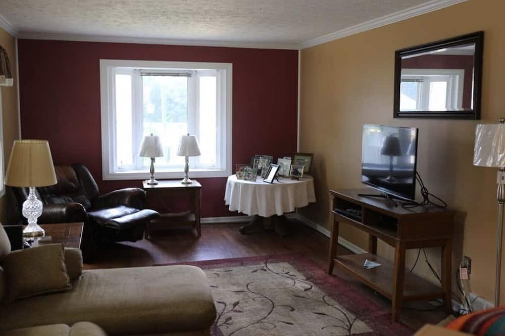 Photo of Livingroom in North Industry