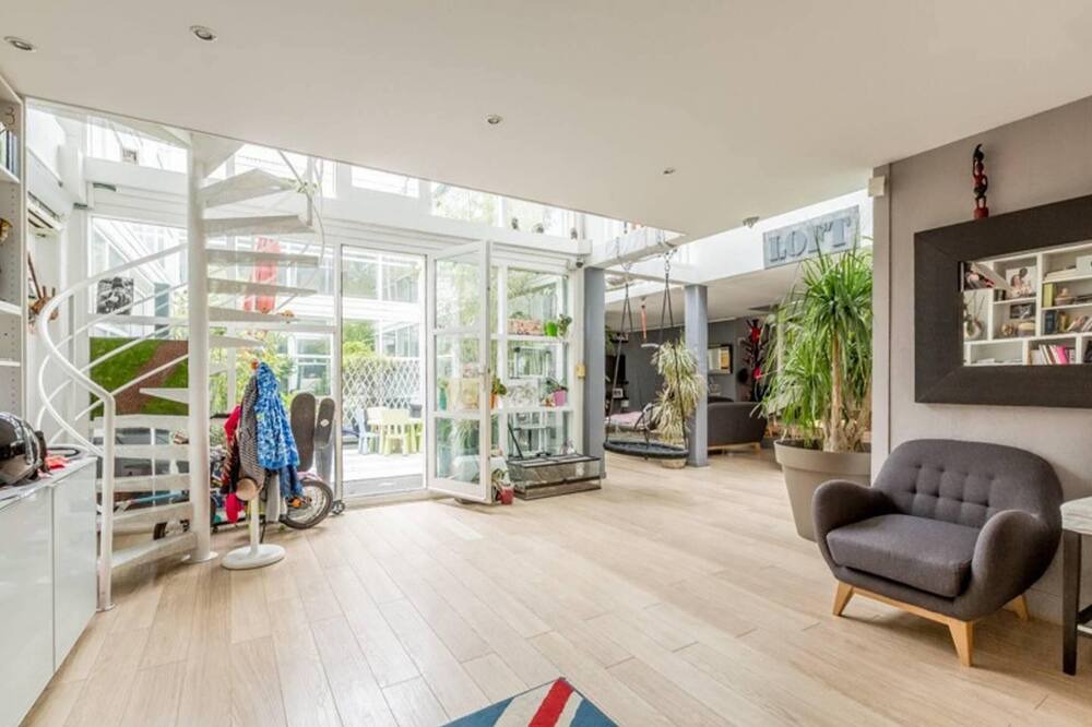 Photo of Livingroom in Colombes