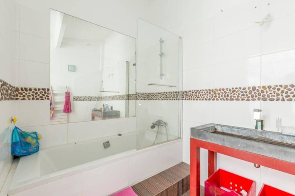 Photo of Bathroom in Colombes