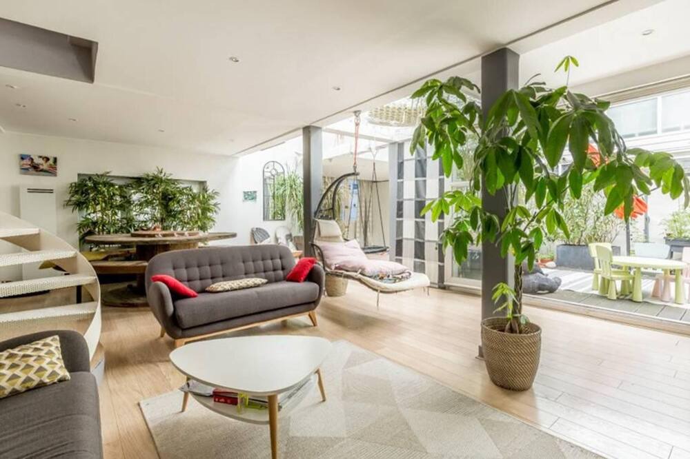 Photo of Livingroom in Colombes