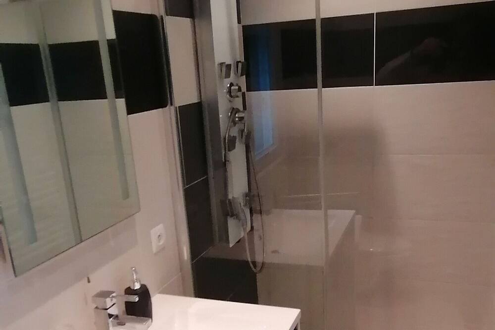 Photo of Bathroom in Fronton