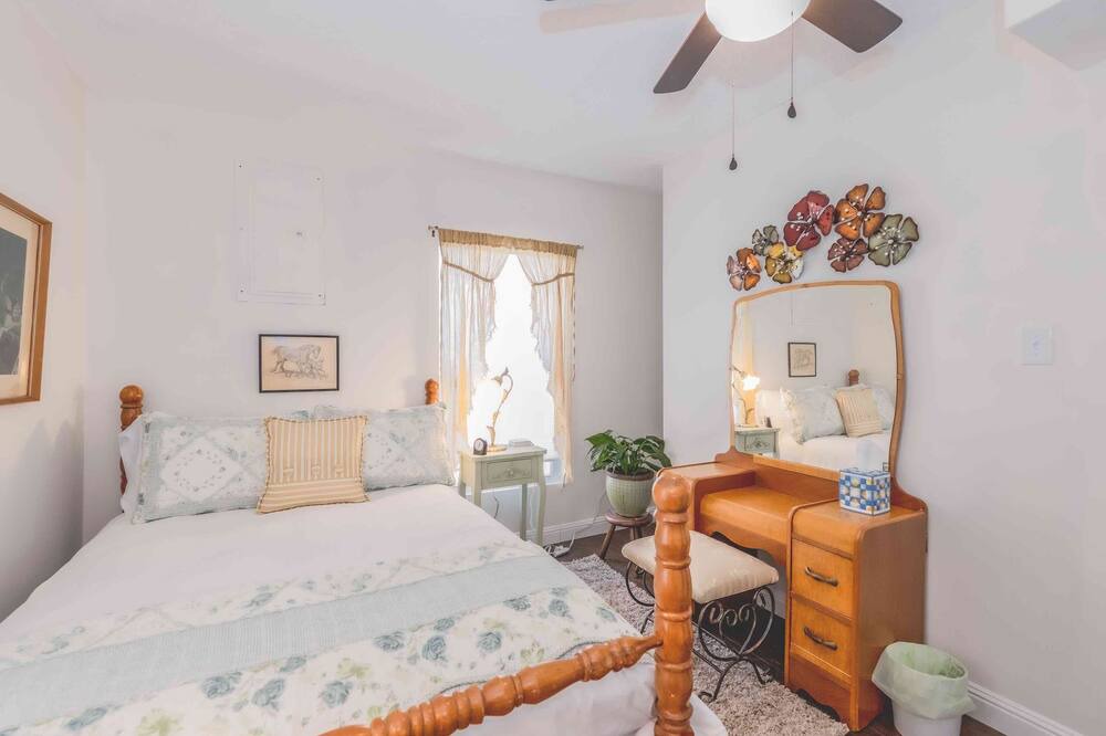Photo of Bedroom in Berea