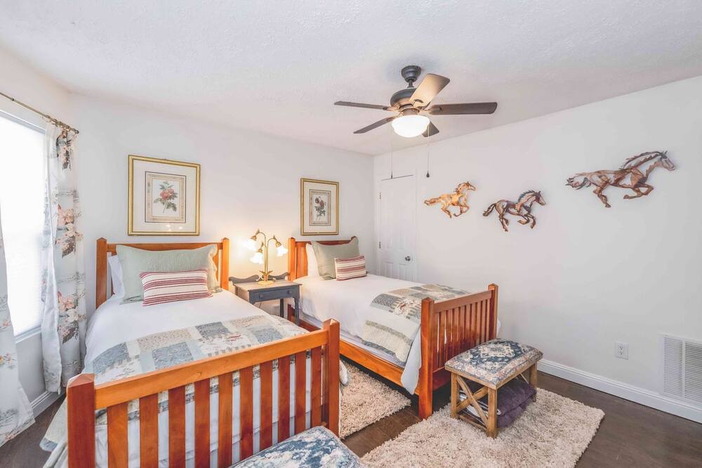 Photo of Bedroom in Berea