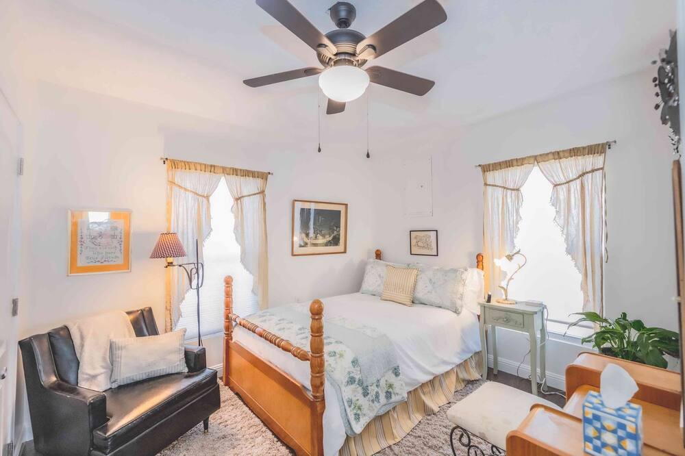 Photo of Bedroom in Berea