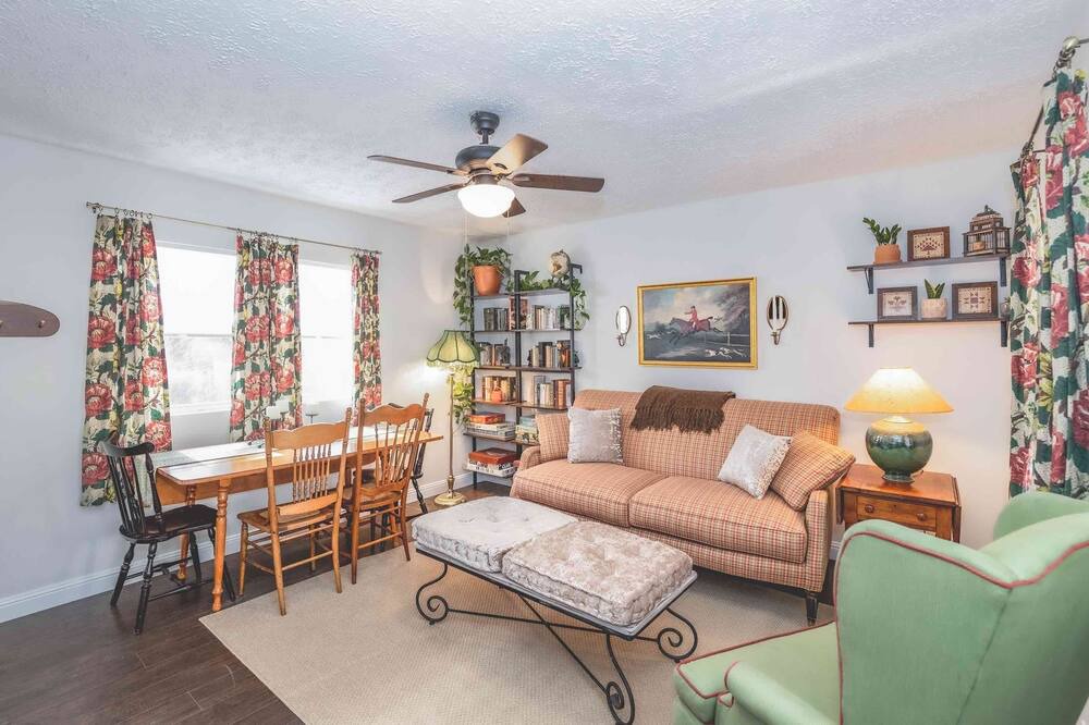 Photo of Livingroom in Berea