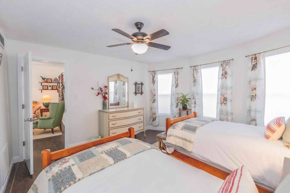Photo of Bedroom in Berea