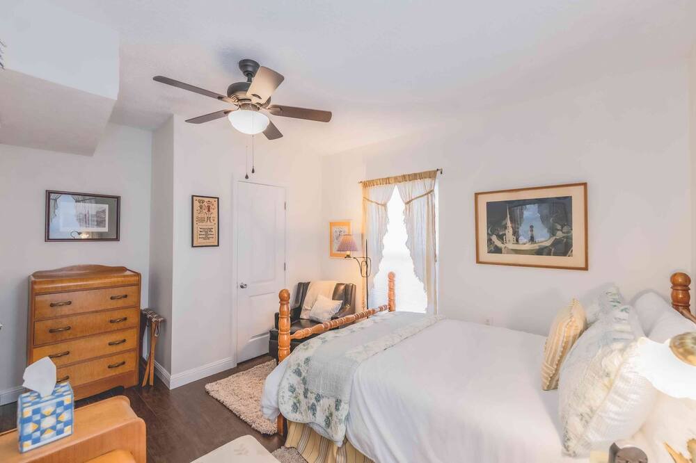 Photo of Bedroom in Berea