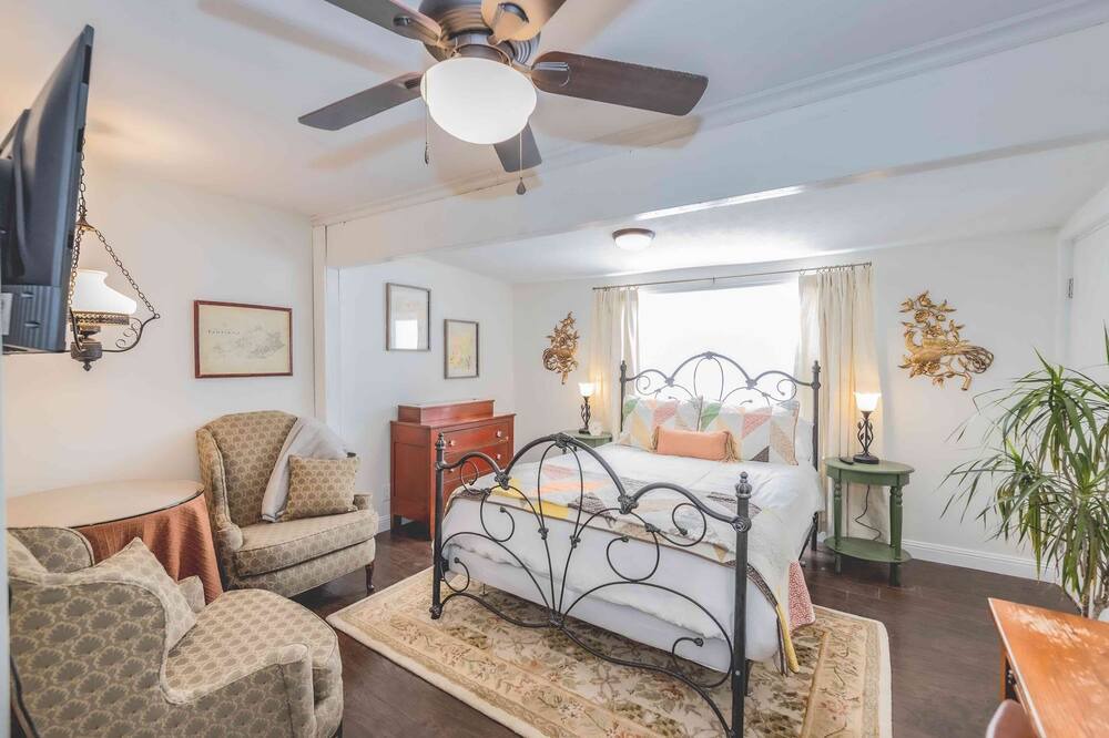 Photo of Bedroom in Berea