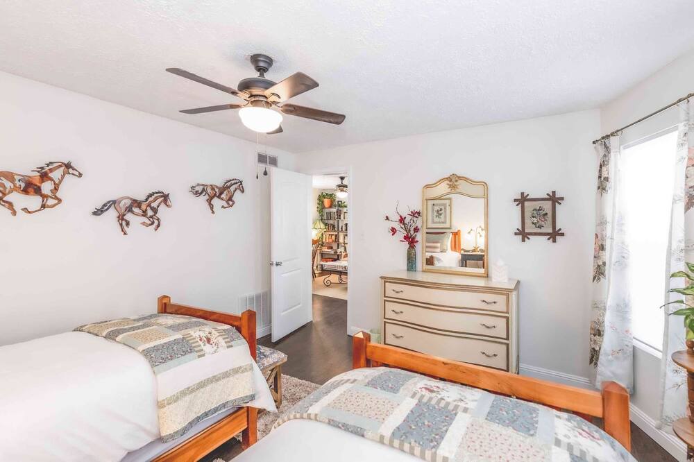 Photo of Bedroom in Berea