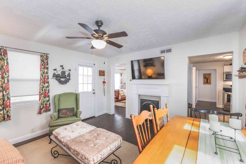 Photo of Livingroom in Berea