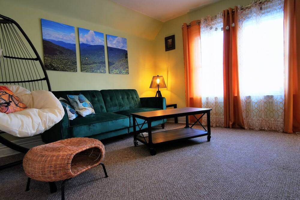 Photo of Livingroom in North Tonawanda