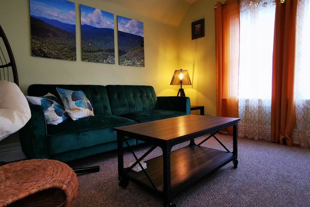 Photo of Livingroom in North Tonawanda