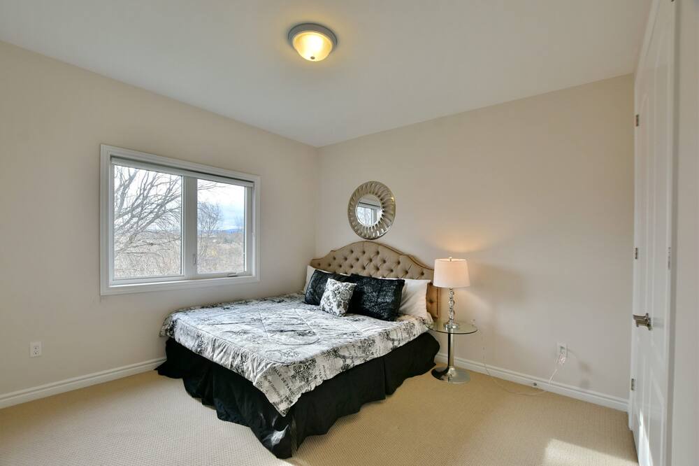 Photo of Bedroom in Collingwood