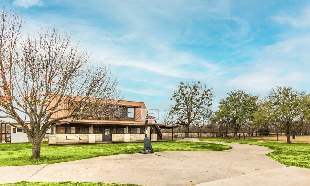 Photo of Outdoor in Weston
