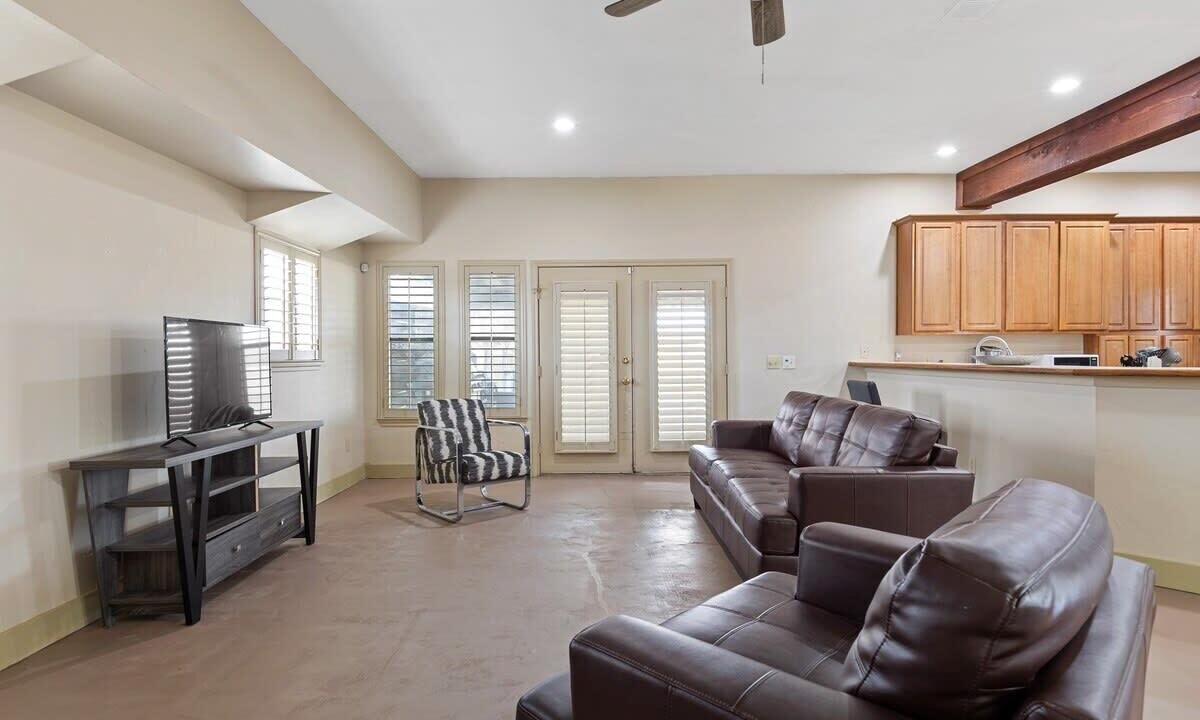 Photo of Livingroom in Weston