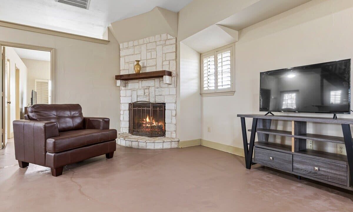 Photo of Livingroom in Weston