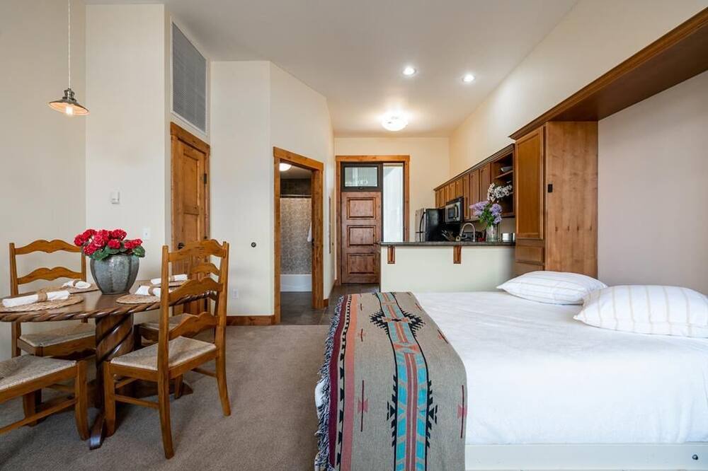 Photo of Others in Manhattan