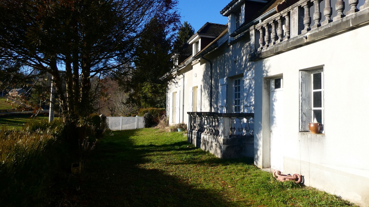 Photo of Outdoor in Poil