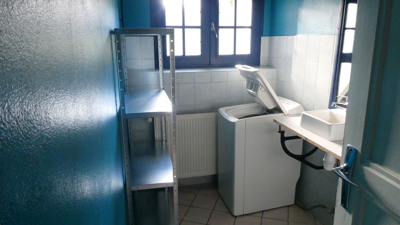 Photo of Others in Poil