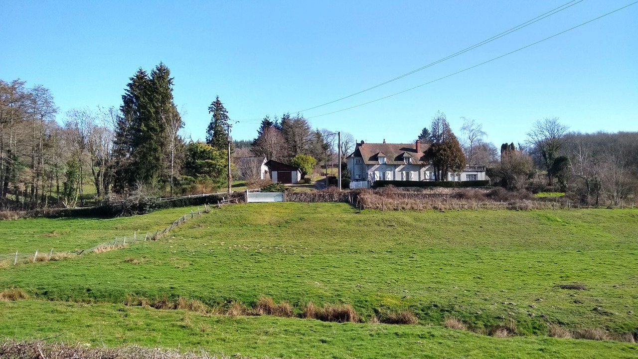 Photo of Outdoor in Poil