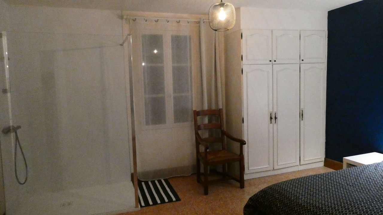 Photo of Others in Poil