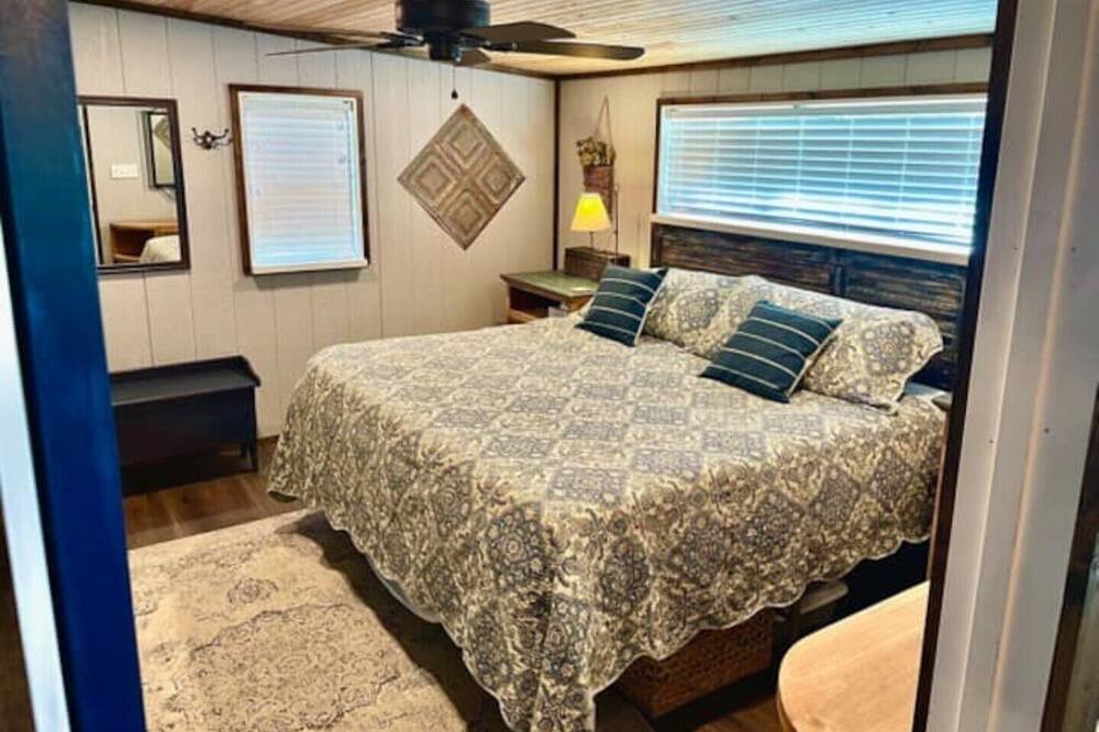 Photo of Bedroom in Quinlan