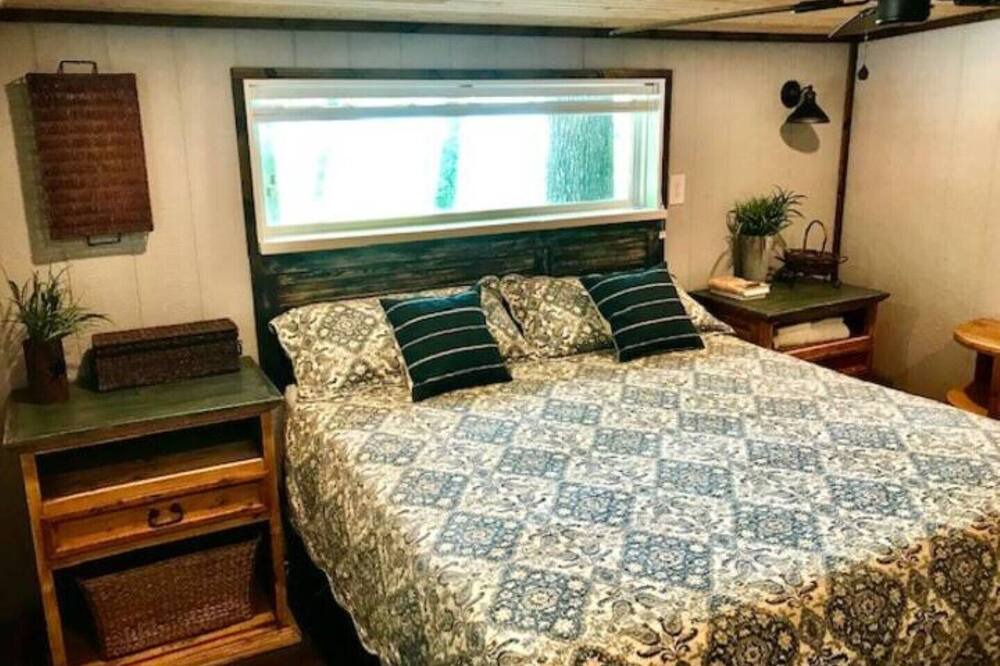 Photo of Bedroom in Quinlan