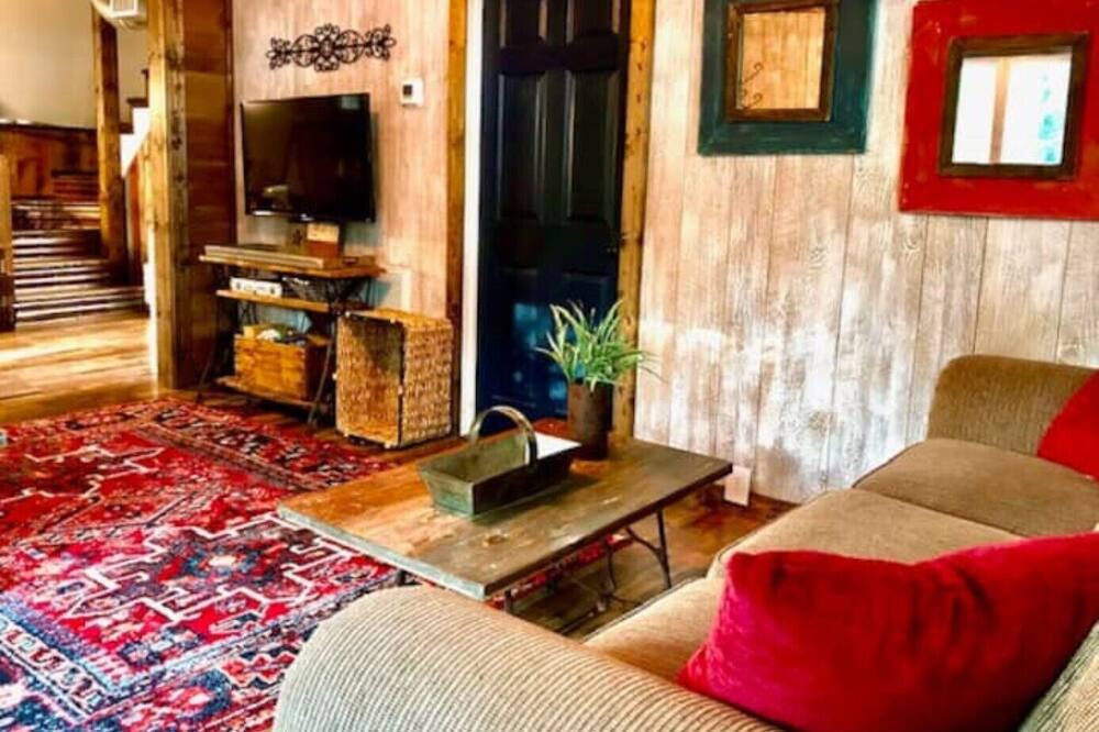 Photo of Livingroom in Quinlan
