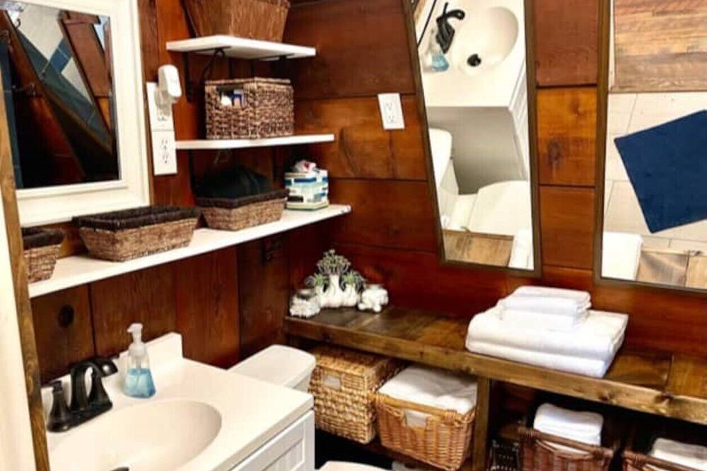 Photo of Bathroom in Quinlan