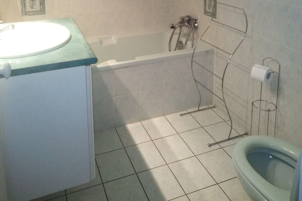 Photo of Bathroom in Sainte-Eulalie-de-Cernon