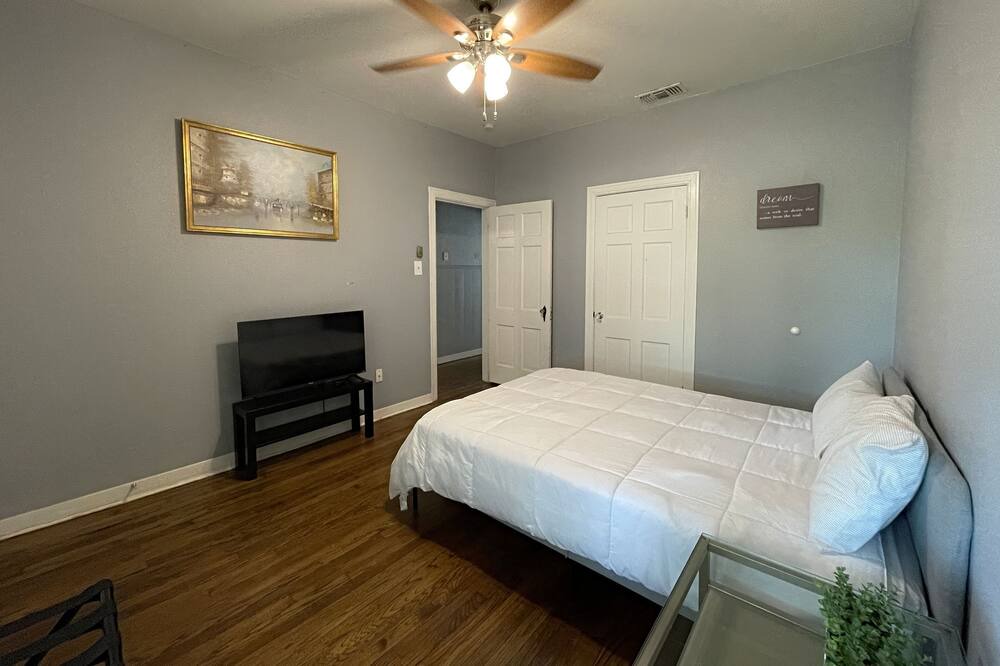 Photo of Bedroom in Highland Park