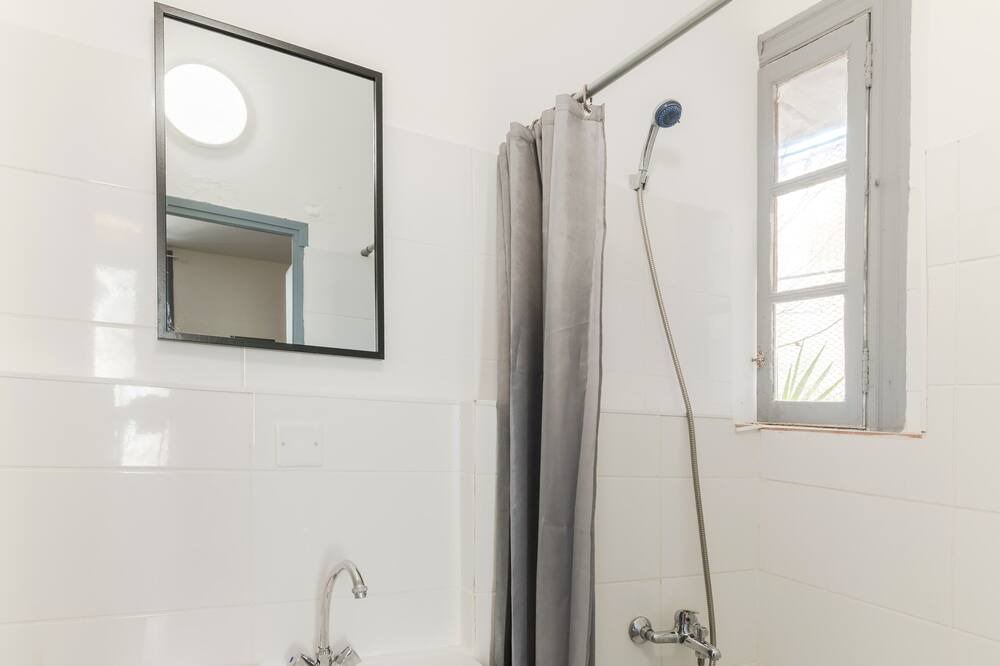 Photo of Bathroom in Aiguerelles