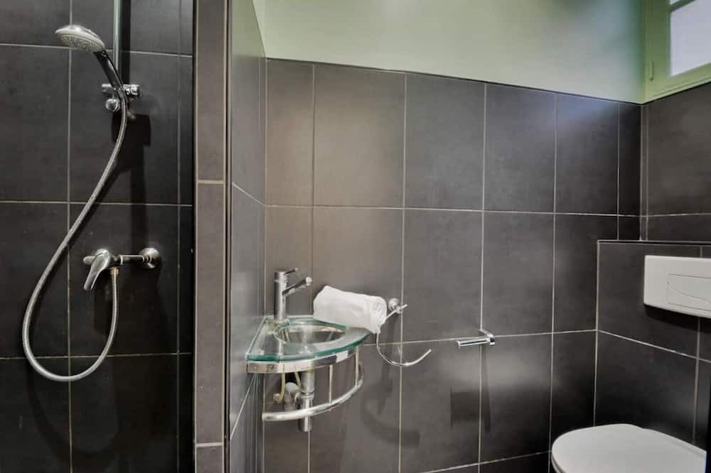 Photo of Bathroom in Arsenal