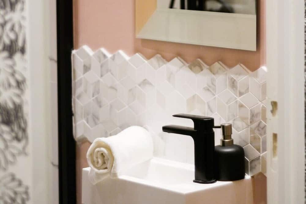 Photo of Bathroom in Arsenal