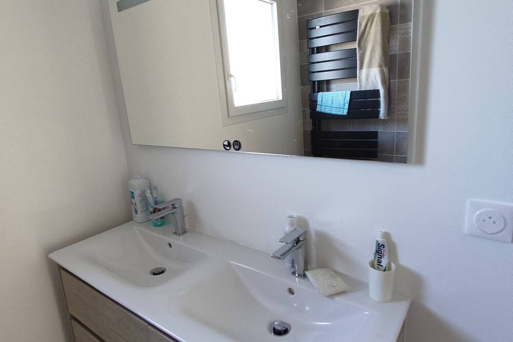 Photo of Bathroom in Peyssies