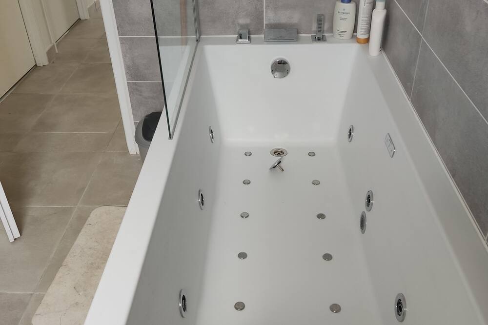 Photo of Bathroom in Peyssies