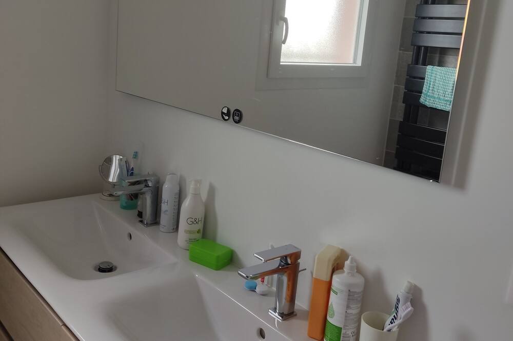 Photo of Bathroom in Peyssies