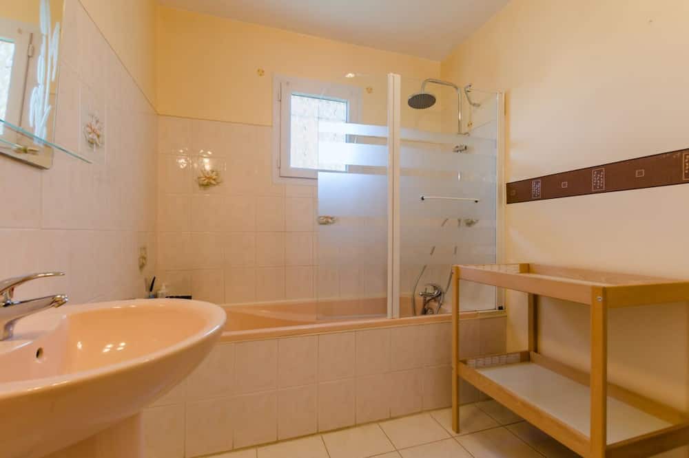 Photo of Bathroom in Magnicourt