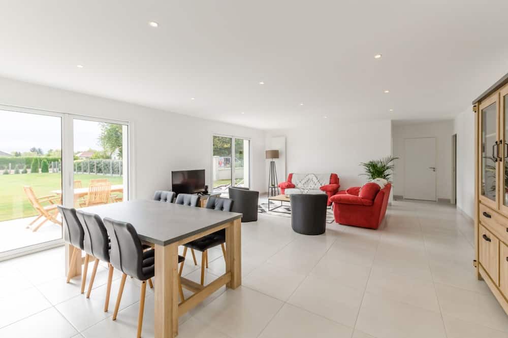 Photo of Livingroom in Saint-Lye