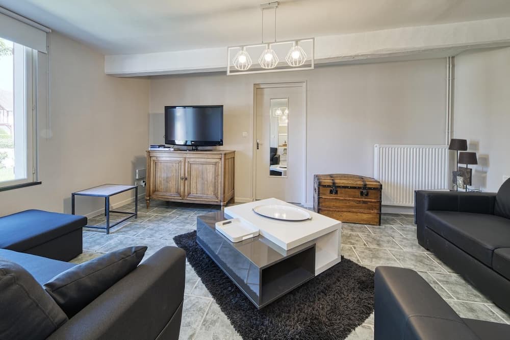 Photo of Livingroom in Mesnil-Saint-Pere