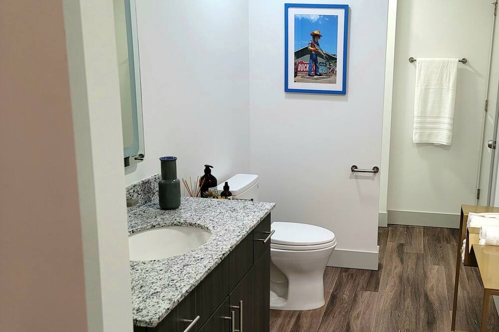 Photo of Bathroom in Cherry Street