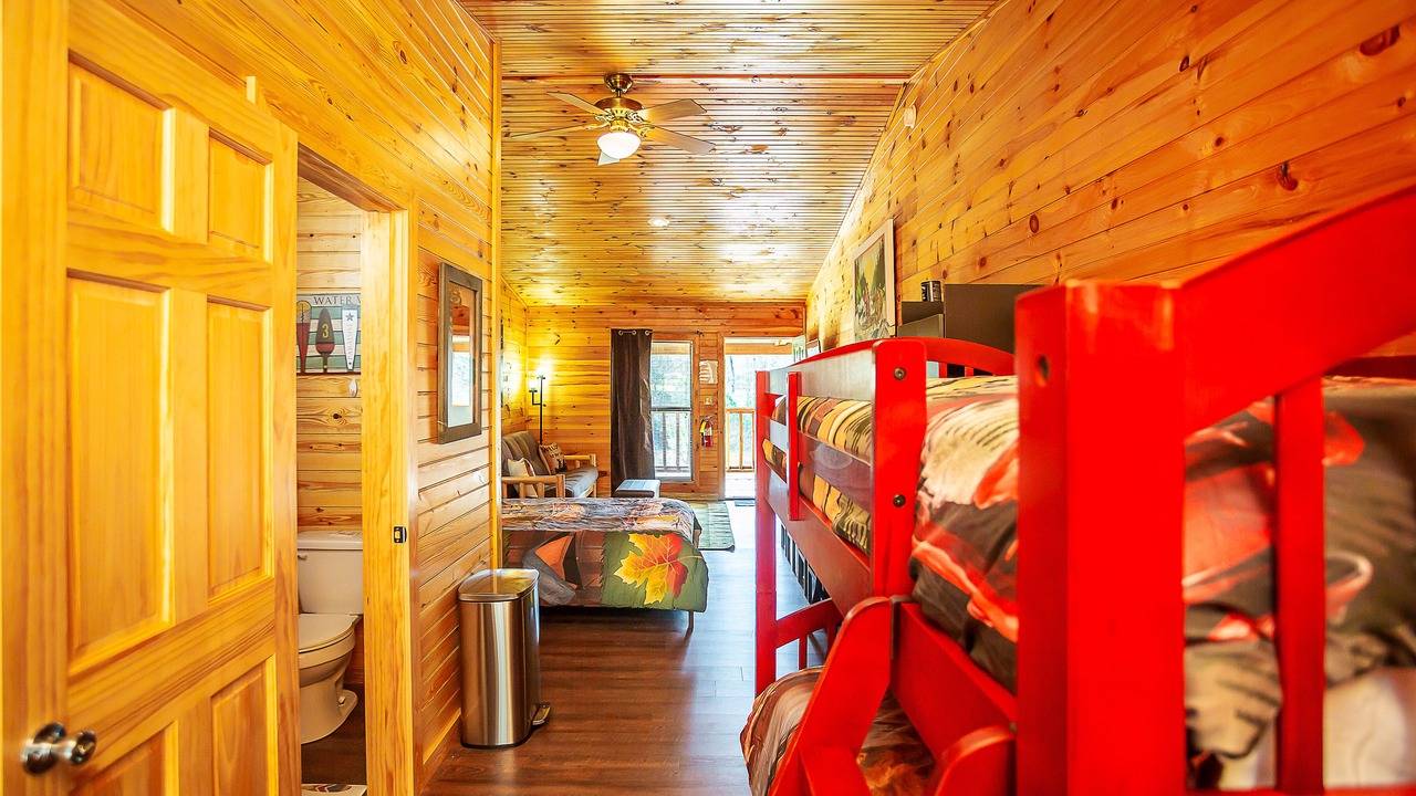 Photo of Bedroom in Benton